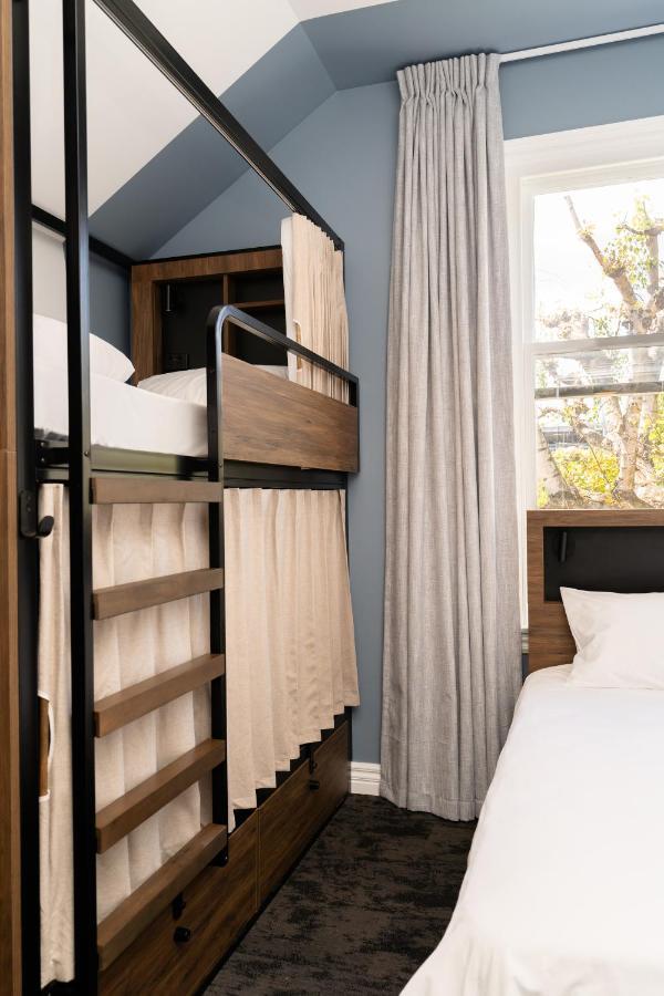 Bett im Frauenschlafsaal mit 3 Betten